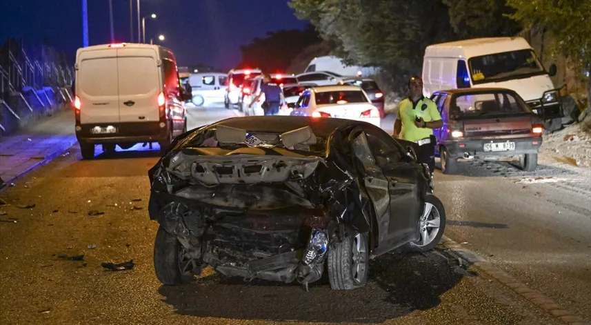 10 aracın karıştığı zincirleme trafik kazasında 3 kişi yaralandı