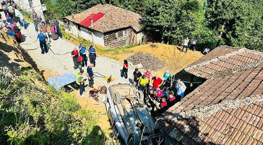 Feci Kaza, otomobilin şarampole devrildiği kazada 3 kişi öldü