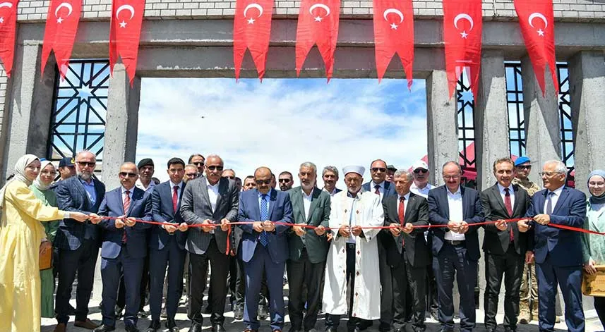 Restore edilen Sultan Murat Şehitliği dualarla açıldı