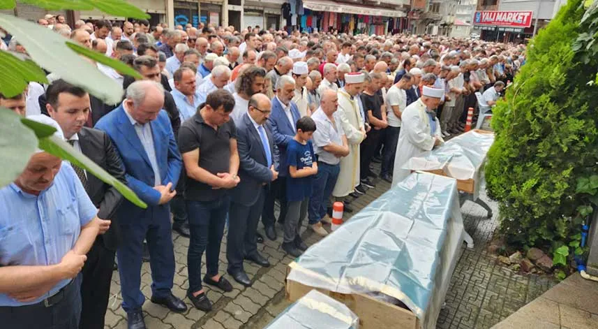 Trabzon'da kazada ölen 3 kişinin cenazeleri defnedildi