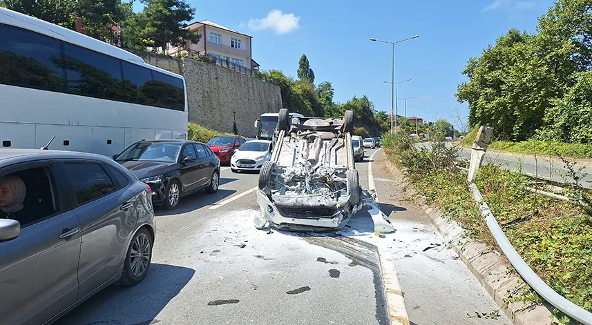 Trabzon’da devrilen hafif ticari aracın sürücüsü yaralandı