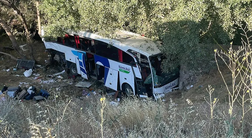 Şarampole düşen yolcu otobüsündeki 12 kişi öldü, 19 kişi yaralandı