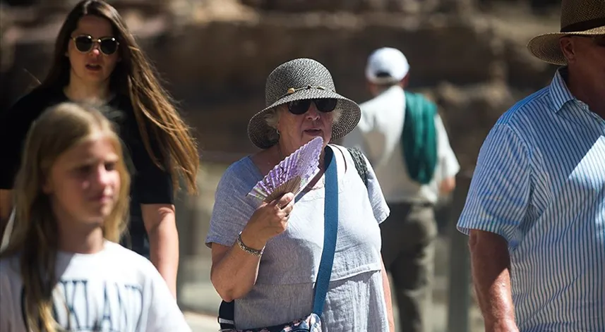 Küçük çocuklarda ve yaşlılarda sıcak çarpma riski artıyor