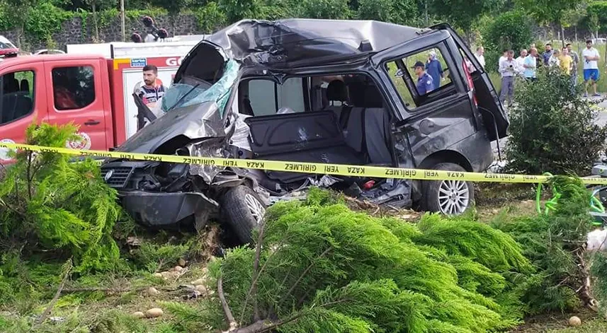 Kırmızı ışık ihlali yaparak iki kişinin ölümüne neden olan tır sürücüsü tutuklandı