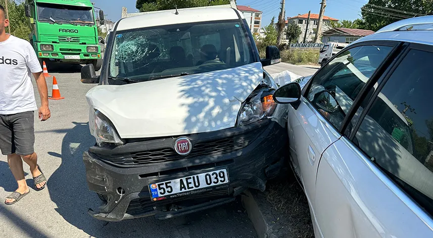 Samsun'da kamyonetle otomobilin çarpışması sonucu 2 kişi yaralandı