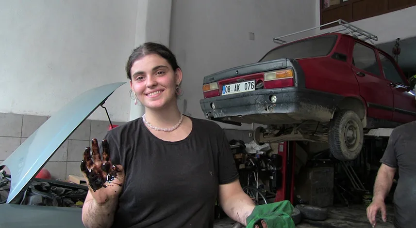 Motor ustası lise öğrencisine Milli Eğitim Müdürü Acar'dan ziyaret