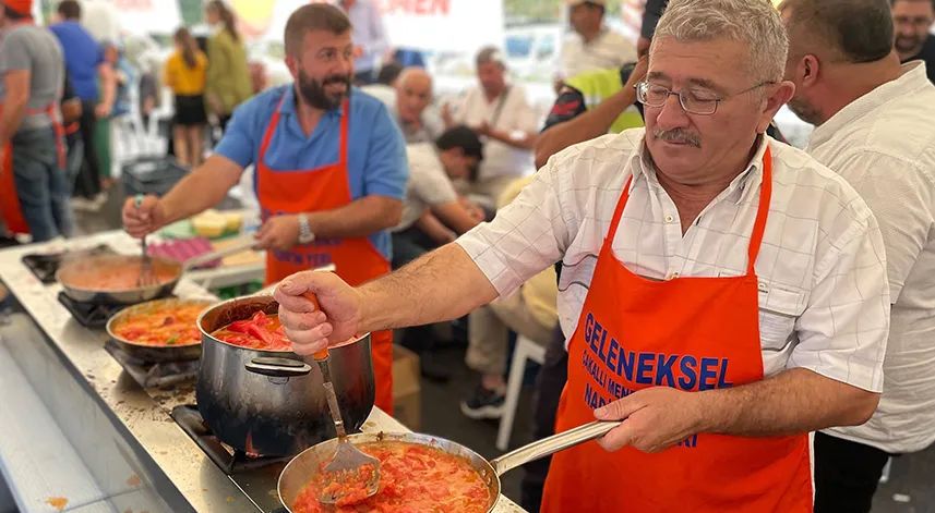 Samsun'da şenlikte 2 bin kişiye menemen ikram edildi