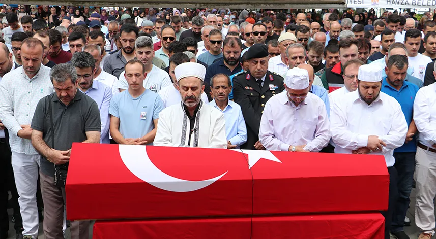 Trafik kazasında hayatını kaybeden uzman çavuşun cenazesi toprağa verildi