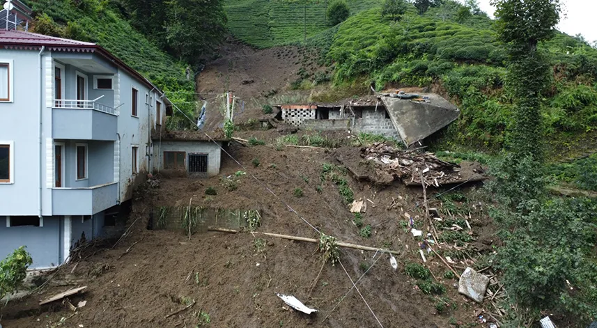 Rize'de şiddetli yağışların ardından 16 konutun nakline karar verildi