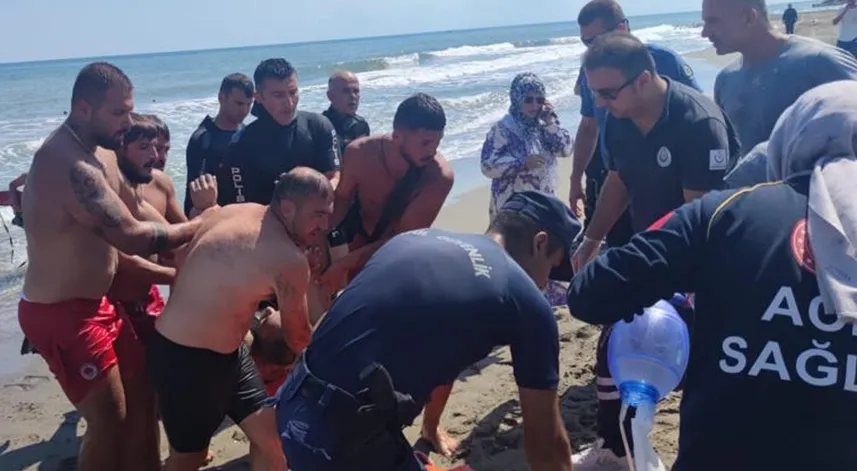 Samsun'da serinlemek için denize giren 2 kişiden 1'i boğuldu