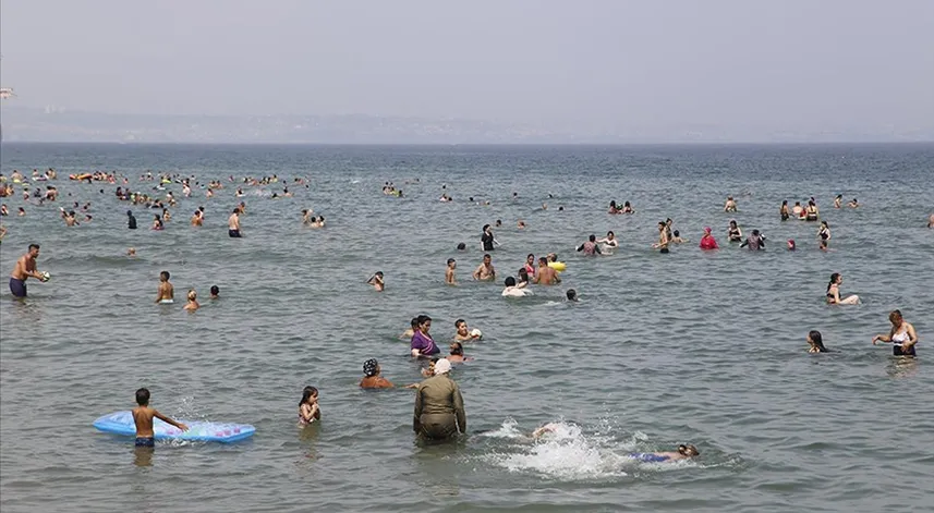 Sıcak havada deniz ve havuzlarda enfeksiyon riski