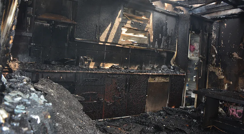 Bulancak'ta 2 katlı ev yandı