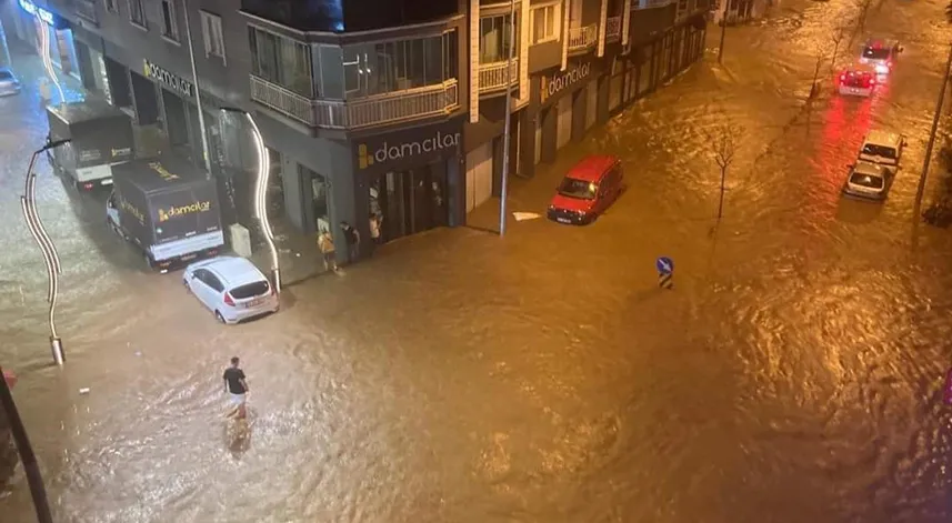 Giresunda sağanak yağış hayatı olumsuz etkiledi