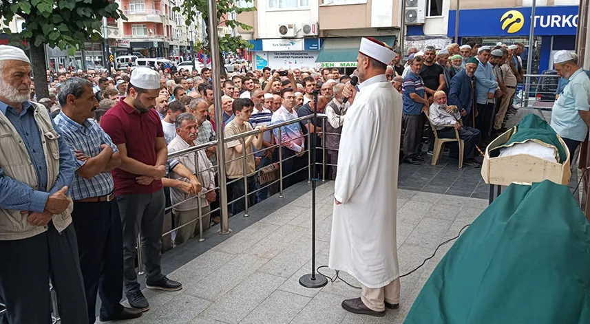 Ankara'da yaşanan trafik kazasında hayatını kaybeden 2 arkadaş son yolculuklarına uğurlandı