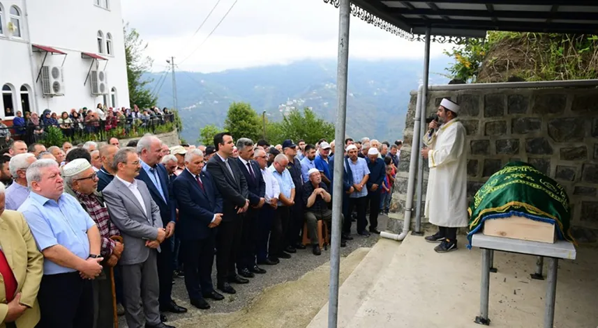 Danışman Yılmaz Kara'nın kardeşinin cenazesi defnedildi