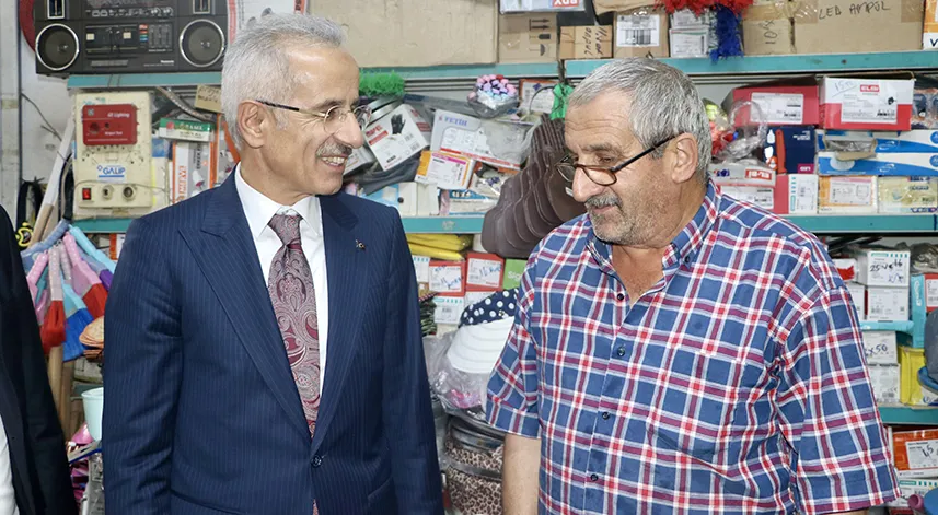 Ulaştırma ve Altyapı Bakanı Uraloğlu, Trabzon'da ziyaretlerde bulundu