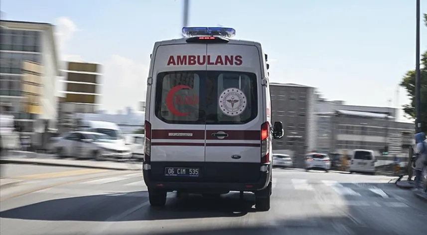 Hayat kurtarmak için zamanla yarışan ambulans ekibinin trafikteki mücadelesi