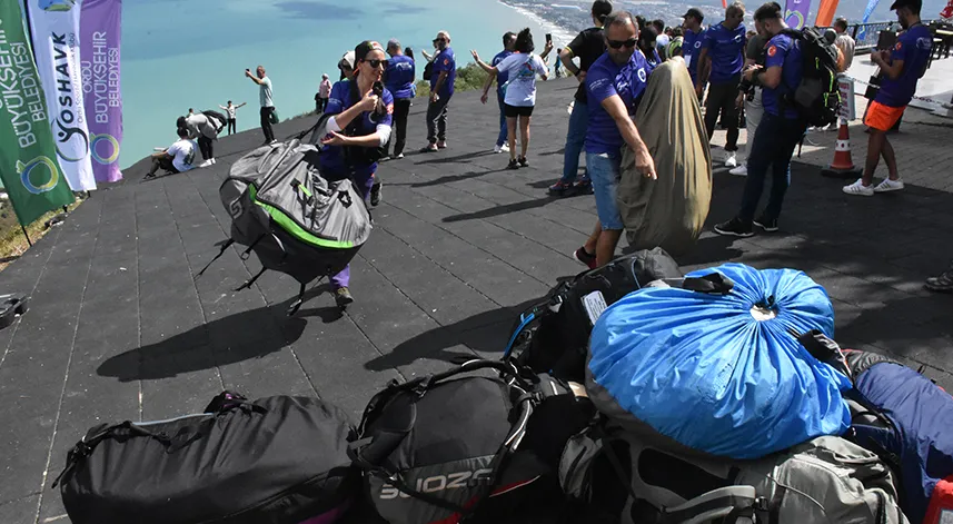 Yamaç Paraşütü Festivali'nde hava şartları nedeniyle uçuş yapılamadı