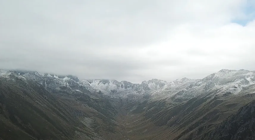 Rize'nin yüksek kesimlerine mevsimin ilk karı yağdı