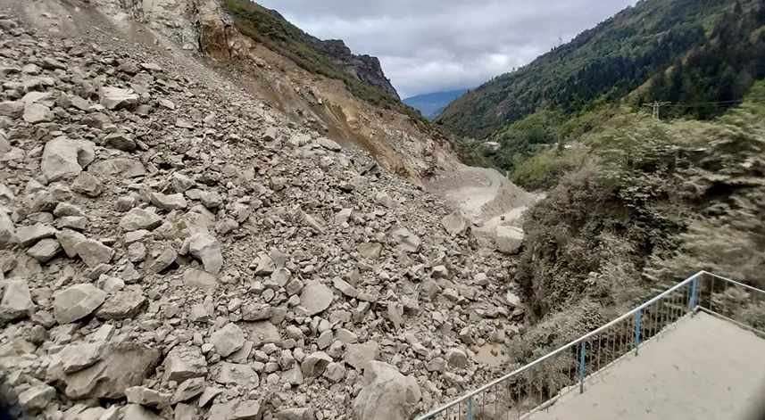 Trabzon'da taş ocağında çökme meydana geldi