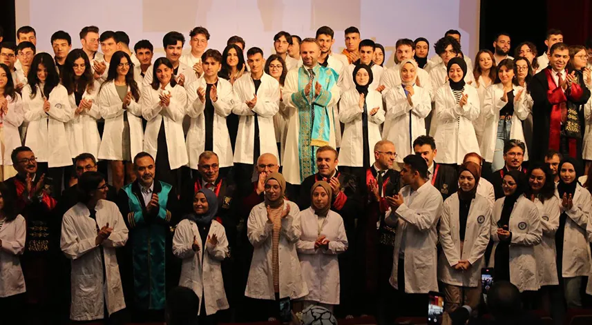 RTEÜ'de hekim adayları beyaz önlük giydi