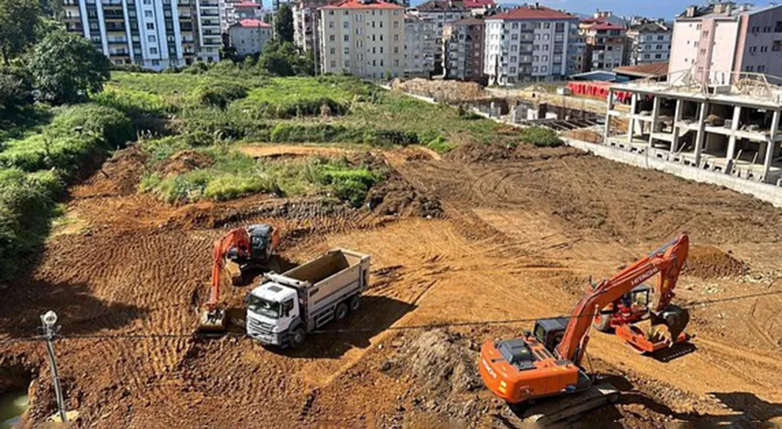 Ardeşen'de Gençlik Merkezi ve yüzme havuzu inşaatına başlandı