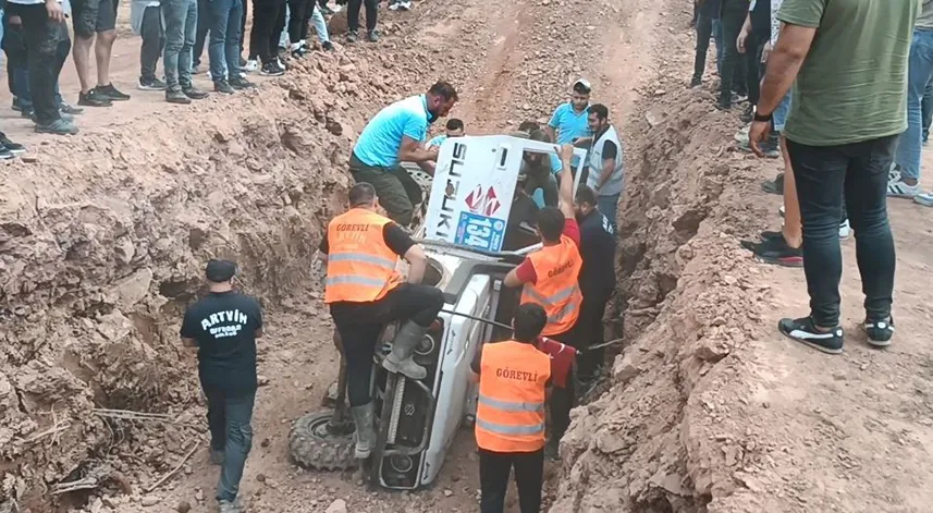 Artvin’de off-road yarışlarında yaşanan kaza yürekleri ağza getirdi