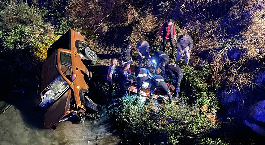 Bolu'da dereye düşen pikapta bulunan 1 kişi öldü, 3 kişi yaralandı