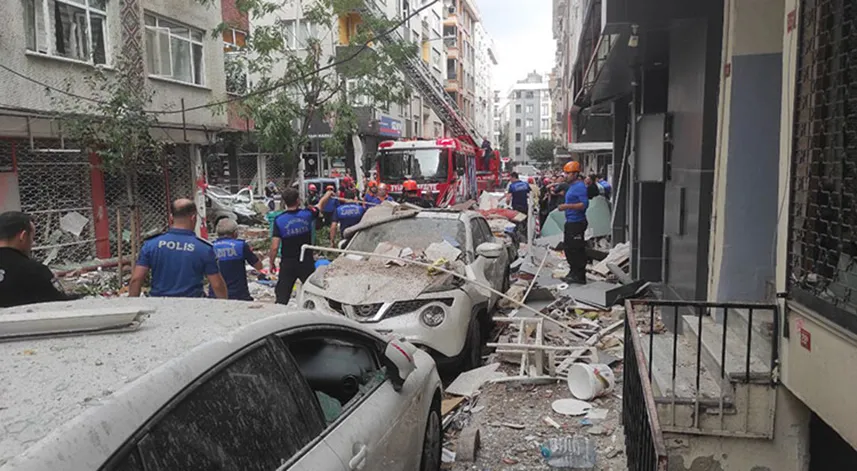 İstanbul'da binada patlama: Sokak savaş alanına döndü, çok sayıda ölü ve yaralılar var