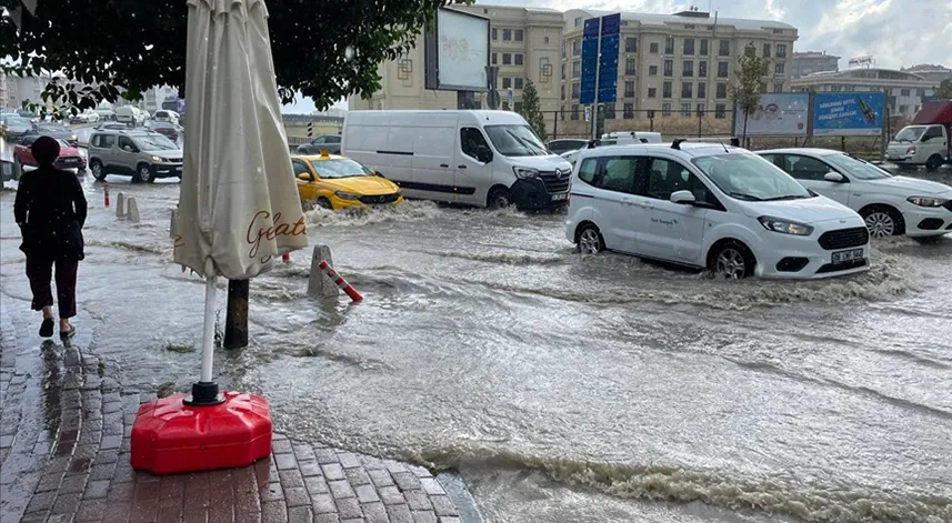 İstanbul'un bazı bölgelerinde sağanak etkili oluyor