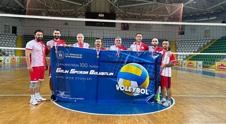 Voleybolda, Rize İl Milli Eğitim Müdürlüğü'nde çifte zafer 