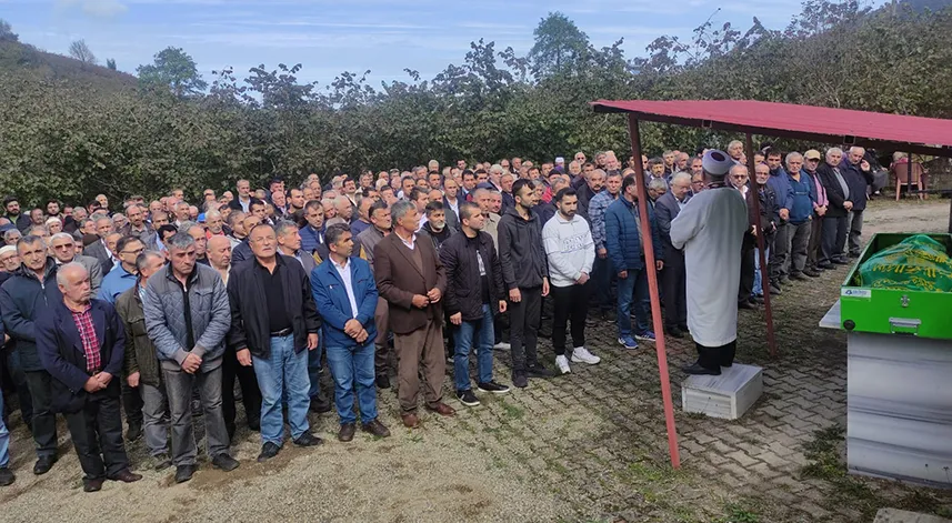 Sinop'taki trafik kazasında ölen 2 kişinin cenazeleri Giresun'da toprağa verildi