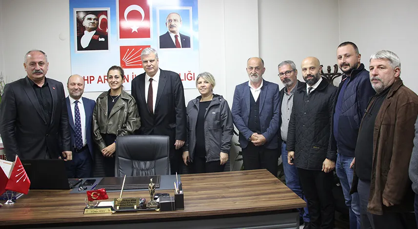 CHP genel başkanlığına adaylığını açıklayan Öymen, Artvin İl Başkanlığını ziyaret etti