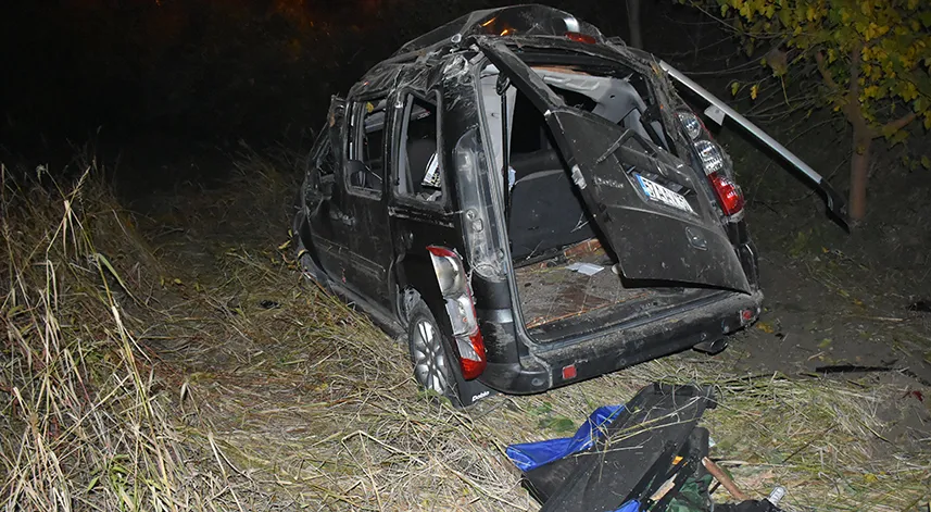 Boyabat’ta bahçeye devrilen otomobilin sürücüsü yaralandı