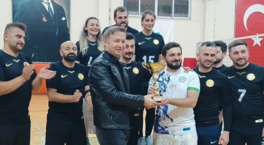 Güneysu'da '100. Yıl Kurumlar Arası Voleybol Turnuvası' düzenlendi