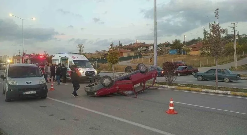 Trafik kazasında aynı aileden 5 kişi yaralandı