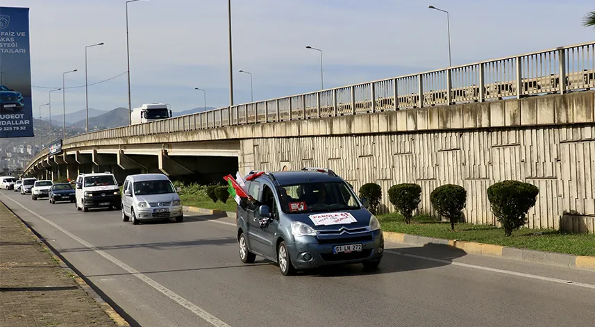 Trabzon İHH üyeleri İncirlik Üssü'ne gitmek için kentten konvoyla yola çıktı