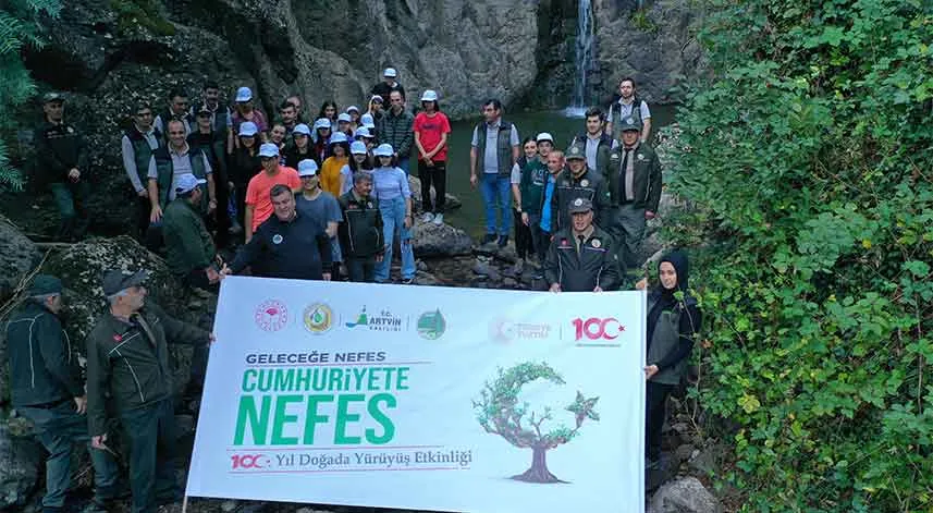 Artvin'de Cumhuriyet'in 100. yılında doğa yürüyüşü yapıldı