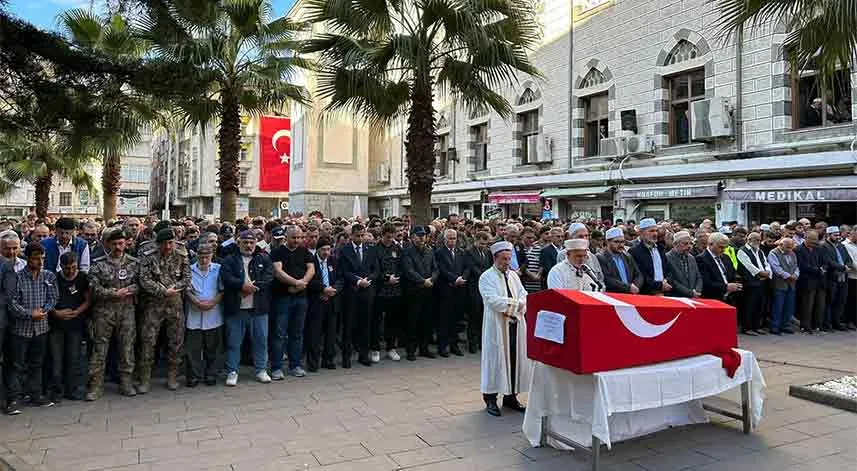 Motosiklet kazasında hayatını kaybeden polis memuru son yolculuğuna uğurlandı