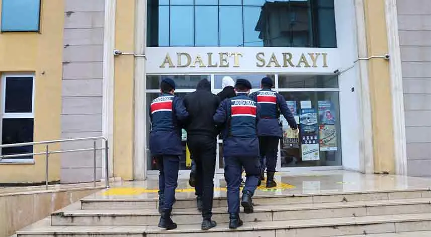 Artvin'de 15 düzensiz göçmen yakalandı