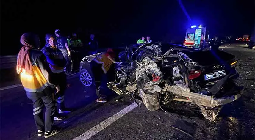 Otomobilin çarptığı yaya öldü, otomobil sürücüsü ve yanındaki kişi yaralandı