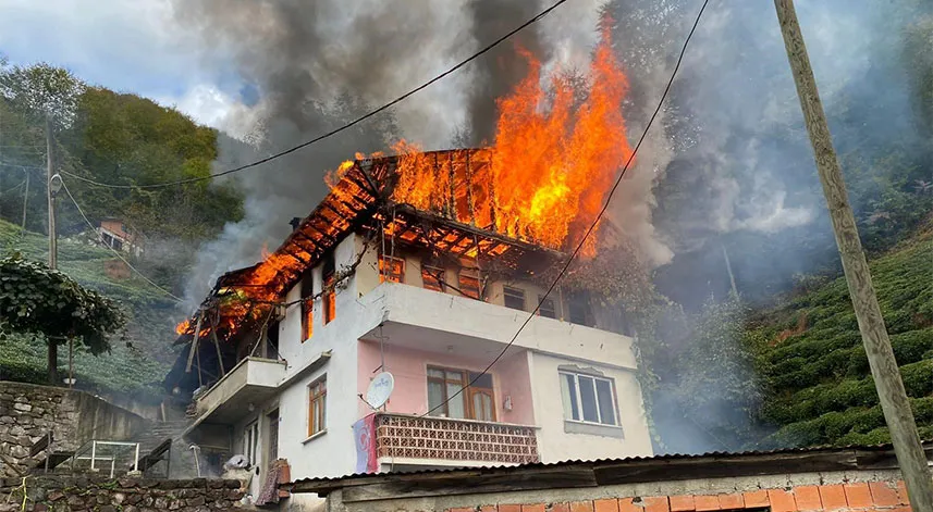 Trabzon'un Sürmene ilçesinde korkutan yangın