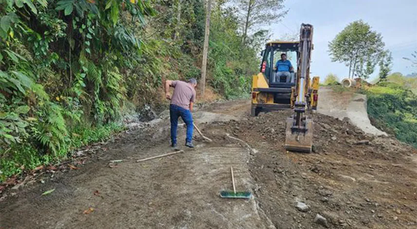 Çayeli’nde yağışlarda hasar gören bölgeler onarılıyor 