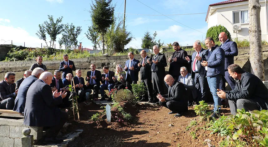 Tüfekçi, kabri başında anıldı