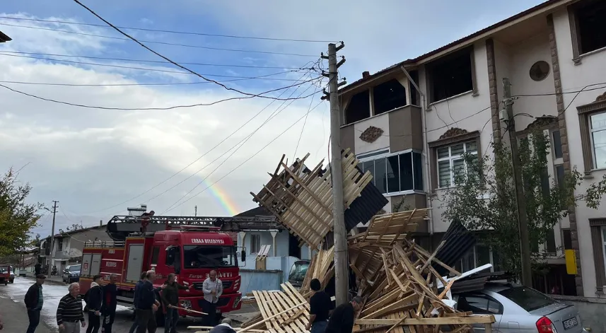 Samsun ve Tokat'ta fırtına hayatı olumsuz etkiledi