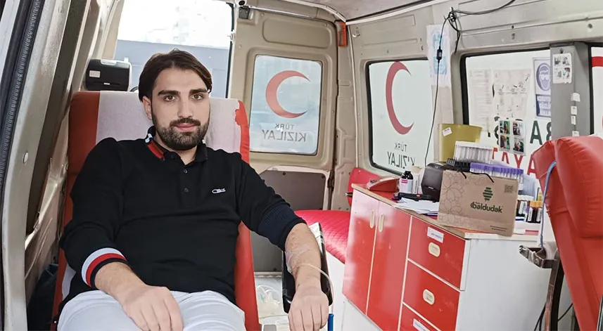 Rize'de Türk Kızılay'a kan bağışında bulunanlara bal hediye edildi