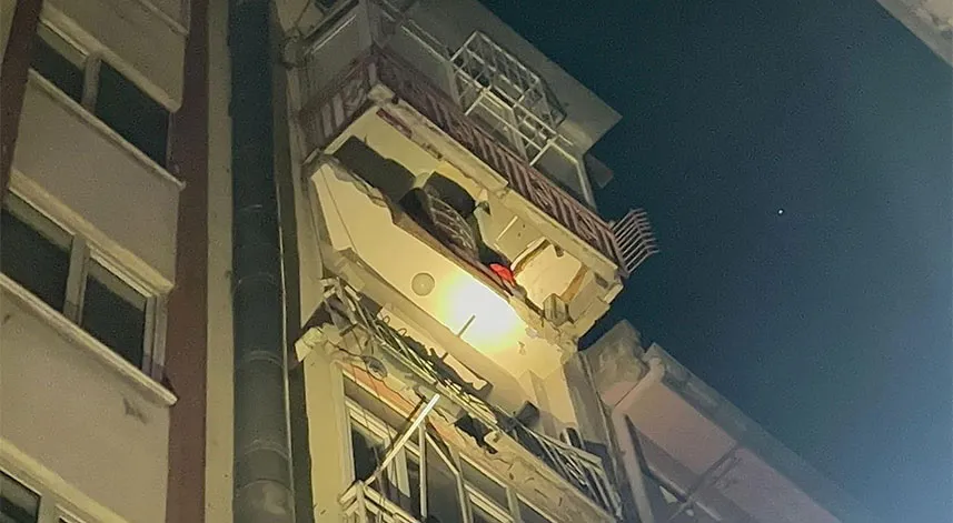Hava almak için çıktığı balkon çöktü: 1 kişi hayatını kaybetti