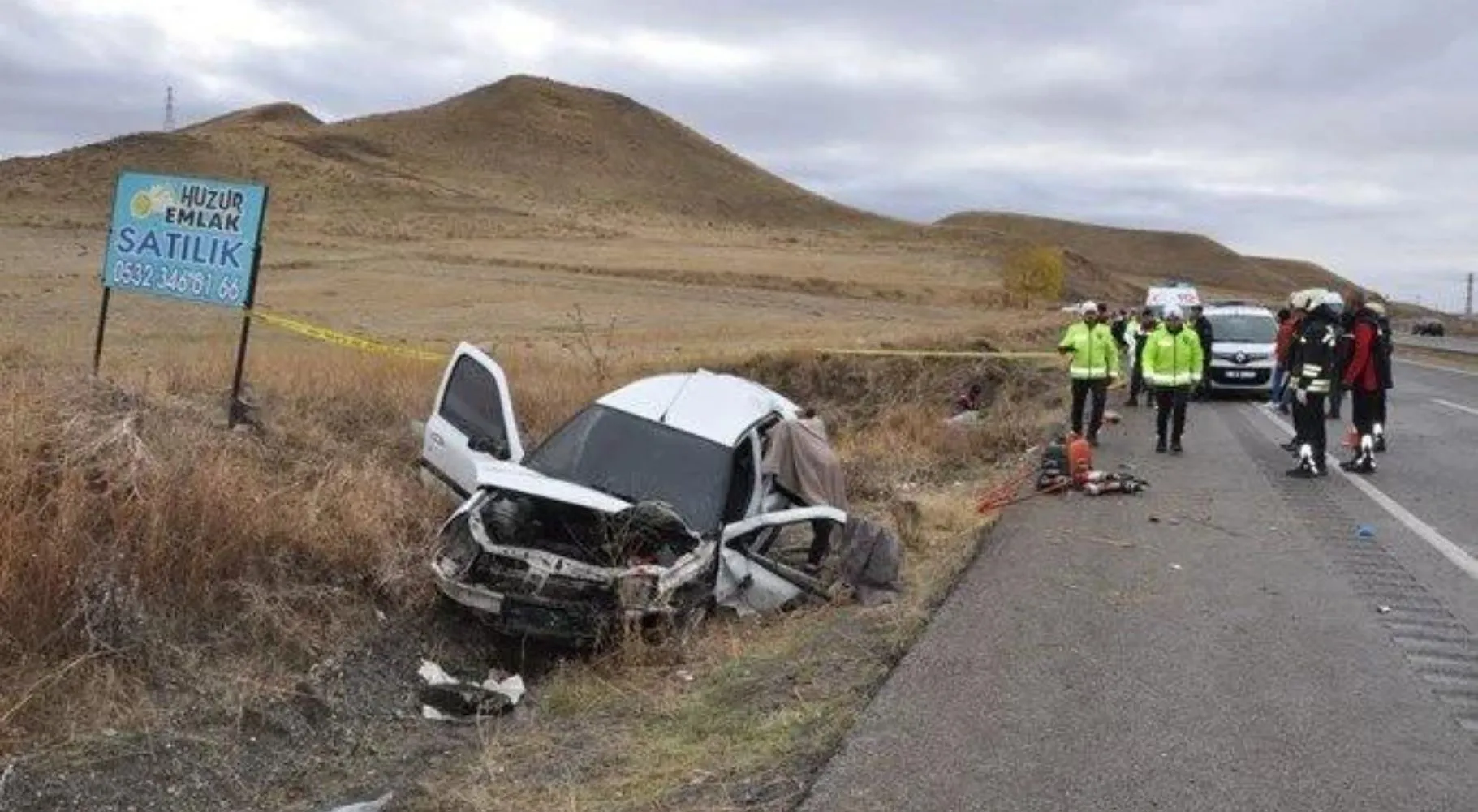 Şarampole devrilen otomobildeki 3 kişi öldü, 3 kişi yaralandı