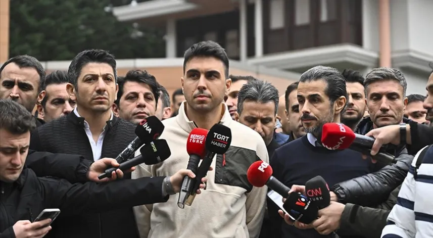 Hakemlerden saldırıya uğrayan meslektaşları Halil Umut Meler'e destek