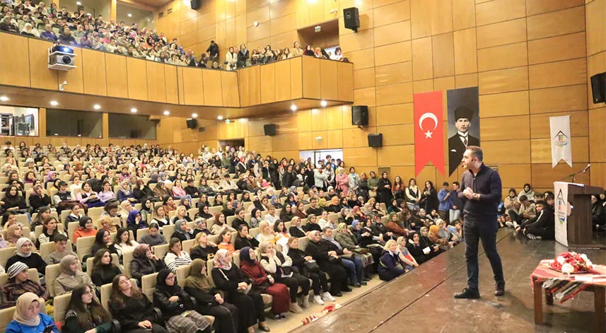 Beyhan Budak, Rize'de konferans verdi